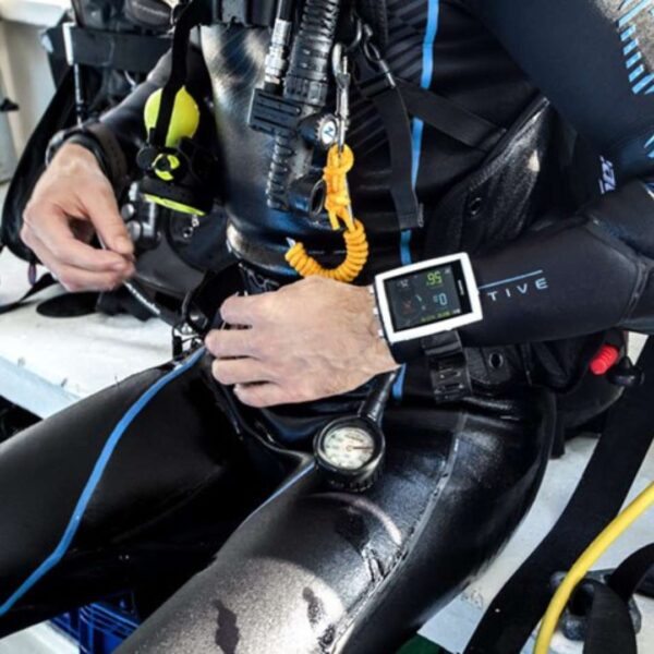 Suunto EON Core Dive Computer Gear Up - Diversworld Scuba Cairns Australia