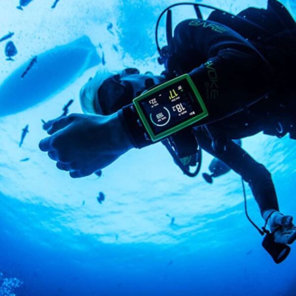 Suunto EON Core Dive Computer Underwater - Diversworld Scuba Cairns Australia